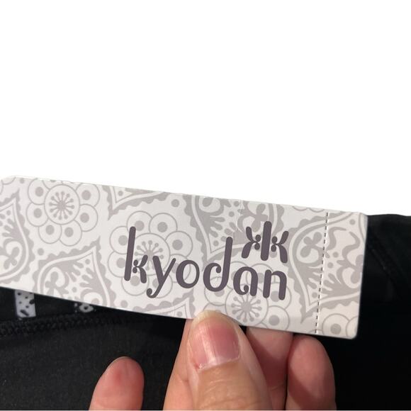 NWT Kyodan Leggins cropped pockets Size Large Stretch sport athletic yoga - Picture 3 of 6